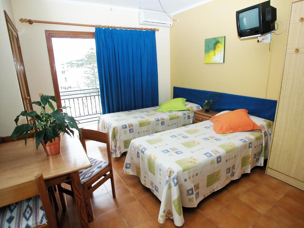 Apartamentos Ebusus Santa Eulària des Riu Chambre photo